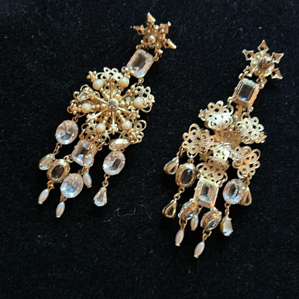 beautiful costume gold tone chandelier earrings